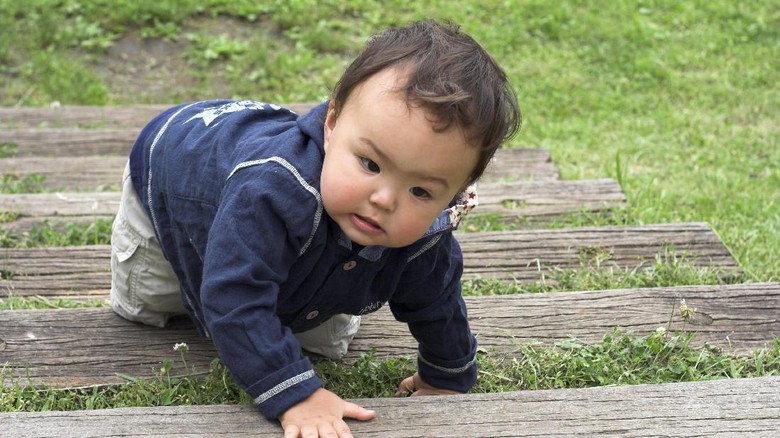 Ilustrasi anak belajar menaiki tangga/ Foto: thinkstock Ilustrasi anak belajar menaiki tangga/ Foto: thinkstock