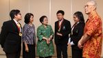 Megawati Terima Siswa Pemenang Lomba Debat Internasional WSC