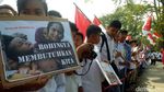 Bela Muslim Rohingya, Pendemo Menyemut di Gedung Sate