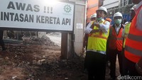 Budi Karya mementau pembangunan Stasiun Sudirman Baru.
