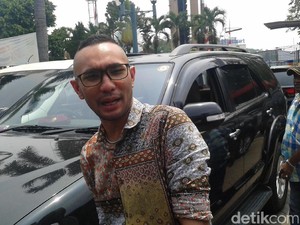 Ngaku Hamil, Perempuan Ini Somasi Eks Suami Ayu Ting Ting
