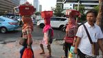 Unik! Di Jakarta Masih Ada Perempuan yang Jual Kopi Seperti Ini