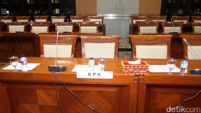 Kursi Kosong Pimpinan KPK di Rapat Komisi III