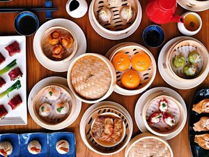 Nyam! Enaknya Malam Ini Bersantai Ditemani Dimsum Gurih dan Manis