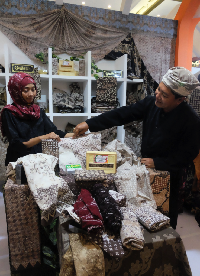 Peningkatan Produksi Batik Unik Binaan Rumah Kreatif BUMN 