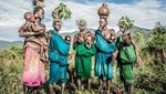 Foto: Wanita yang Bibirnya Dimasuki Piring