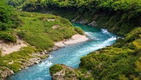 Setelah itu, ada Sungai Yoshino. Kamu yang gemar canyoning dan arum jeram bisa langsung jatuh cinta dengan lekuk sungainya (Thinkstock)