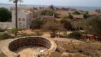 Yang paling menonjol adalah arsitektur yang kontras. Rumah budak akan terlihat muram, sedangkan para pedagang budak memiliki rumah yang elegan (Unesco)