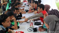 Driver ojek online berkonsultasi soal kesehatannya.