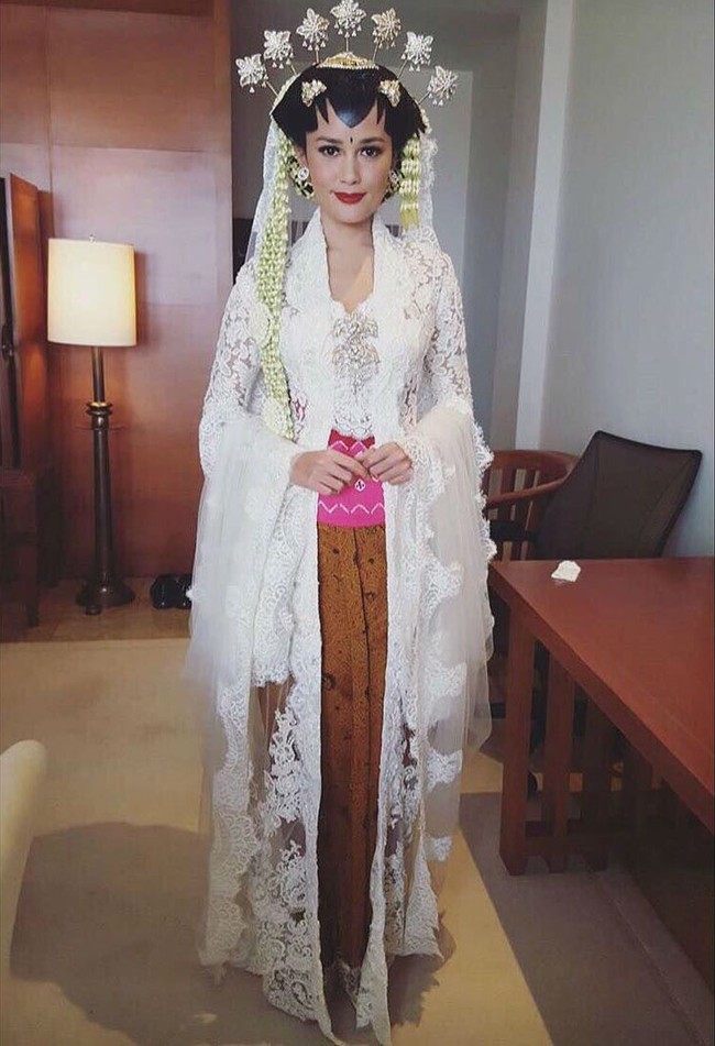 Titi Rajo Bintang, makeup artist Bumiauw. Foto: Instagram