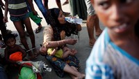 Para pengunsgi ini belum dapat masuk ke Bangladesh. REUTERS/Mohammad Ponir Hossain.