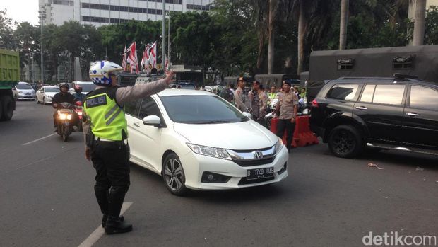 Massa bela Rohingya mulai meninggalkan Bundaran HI.