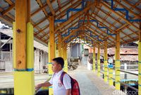 Jembatan ini digunakan untuk warga, termasuk untuk sekolah (Wahyu/detikTravel)