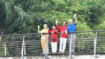 Melihat Keakraban Jokowi-PM Singapura Jalan-jalan di Botanic Garden