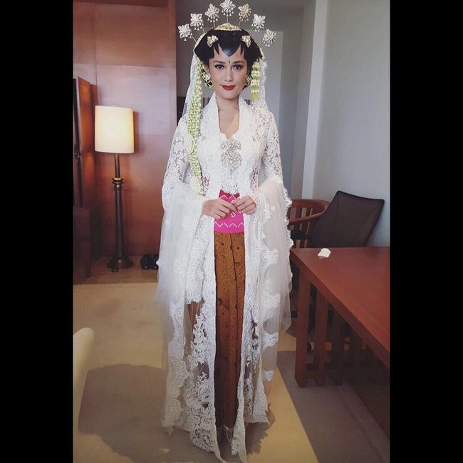 Kebaya pengantin Titi Rajo Bintang. Foto: Dok. Instagram