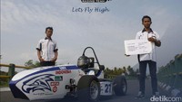Selasa 5 September 2017 lalu, tim-tim yang berhasil lolos tersebut langsung melakukan persiapan untuk event pertama, yaitu Technical Inspection (TI). TI merupakan event penting karena para juri akan melakukan inspeksi langsung ke kendaraan dengan mengecek kesesuaian kendaraan dengan regulasi yang telah ditentukan. Foto: Garuda UNY Team