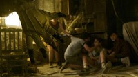 Tangan sang badut yang terus menghantui anak-anak. Foto: Brooke Palmer Warner Bros. Entertainment Inc.