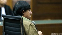 Fahd El Fouz alias Fahd A Rafiq mengaku hanya menjalankan perintah Priyo Budi Santoso dan Zulkarnaen Djabar terkait kasus korupsi pengadaan Alquran dan laboratorium komputer MTs di Kementerian Agama (Kemenag). Dia juga keberatan terhadap pasal yang disangkakan padanya.