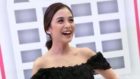 Gigi gingsul Chelsea Olivia dinilai membuat istri Glenn Alinskie itu makin mais. Foto: Palevi S/detikHOT