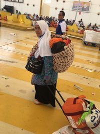 Cerita di Balik Momen Haru Mbah Suliyah Gendong Bawaan di Jeddah