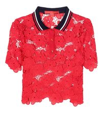 5 Atasan Merah Menggoda untuk Kencan Hingga Wawancara Kerja