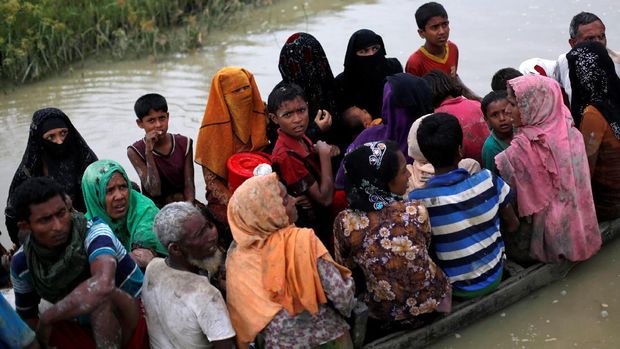 Pengungsi Rohingya menyeberang perbatasan Myanmar-Bangladesh
