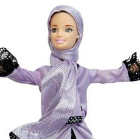 Selain Matel, ada pula barbie berhijab yang viral karena ia bisa menghafal Alquran. Barbie itu bernama Jenna dan diproduksi oleh seorang ibu asal Prancis, Samira Amarir. Foto: Dok. Facebook