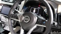 Fitur pintar ProPilot LEAF dapat disetel dari kemudi.