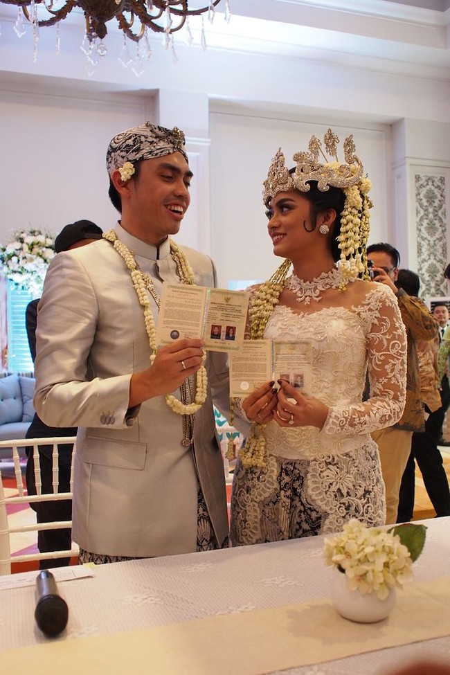 Kebaya pengantin Ayudia Bing Slamet. Foto: Dok. Instagram