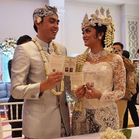 Kebaya pengantin Ayudia Bing Slamet. Foto: Dok. Instagram