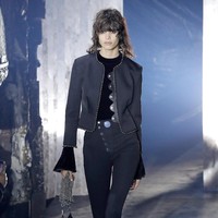 Mica Arganaraz asal Argentina juga memiliki pinggul sangat kecil, kurang dari 23 inchi. Ia dijuluki tak lebih dari tulang dan kulit. Foto: Ist.