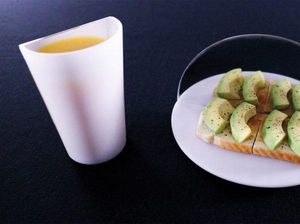 Alat Makan dengan Cermin Ini Bisa Bantu Makan Lebih Sedikit