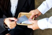 Wouw! Pelayan Restoran Ini Dapat Tip Sebesar Rp 42 Juta, Alasannya Bikin Haru Wouw! Pelayan Restoran Ini Dapat Tip Sebesar Rp 42 Juta, Alasannya Bikin Haru