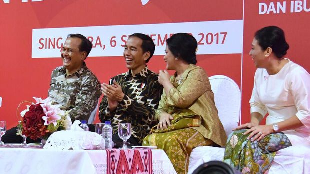 Iriana dan Jokowi di Singapura / 