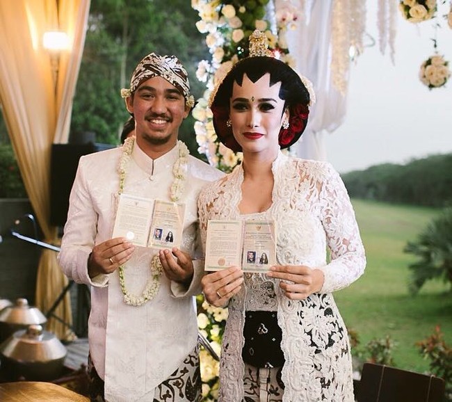Kebaya pengantin Alexandra Gottardo. Foto: Dok. Instagram