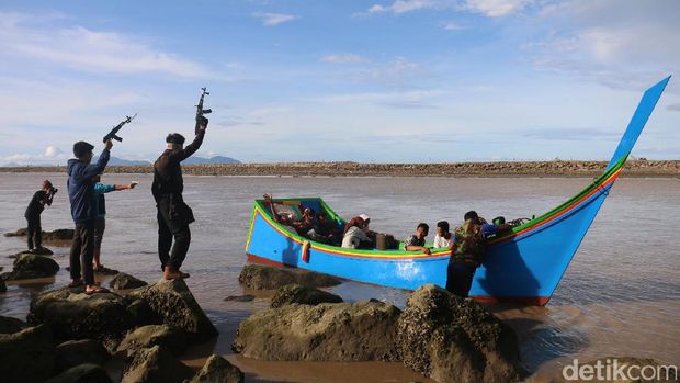 Teatrikal Pembantaian Warnai Aksi Solidaritas Rohingya di Aceh