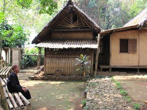 Kampung Adat yang Jadi Saksi Bisu Bandung Lautan Api