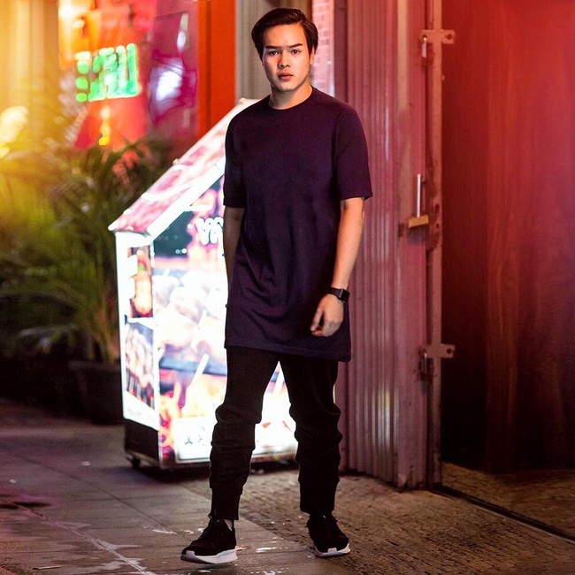 Bapak Proklamator Indonesia sekaligus presiden pertama Indonesia Ir. Soekarno memiliki sejumlah anak. Salah satunya Rachmawati Soekarnoputri, ibu dari Hendra Rahtomo. Dari hubungannya dengan aktris Donna Harun, Hendra dikaruniai seorang putra bernama Jeje Soekarno yang kini dikenal sebagai aktor dan selebgram. (Foto: Instagram)