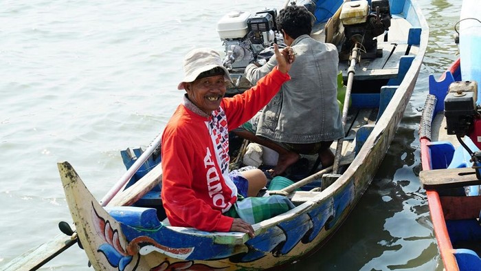 Pemerintah Bagikan 513 Paket Konverter Kit di Demak