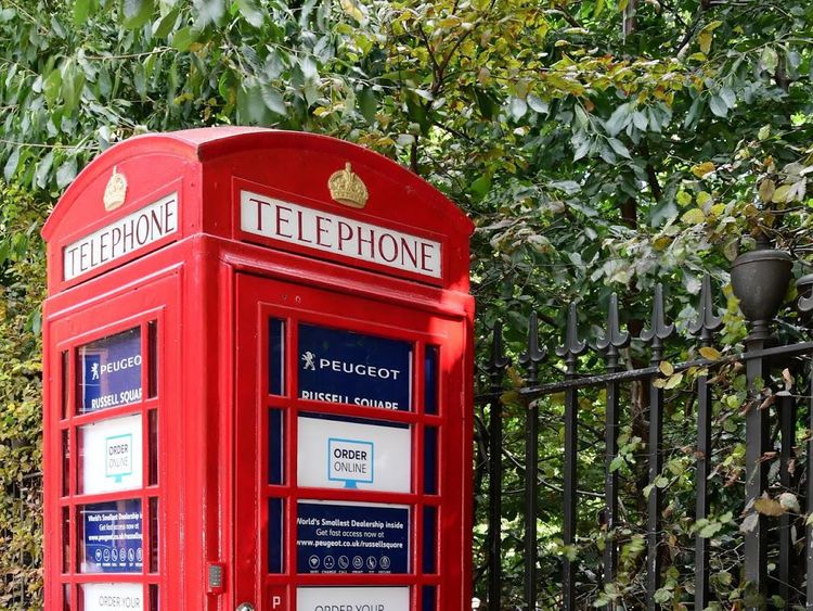 Unik, Boks Telepon Umum Jadi Diler Mobil