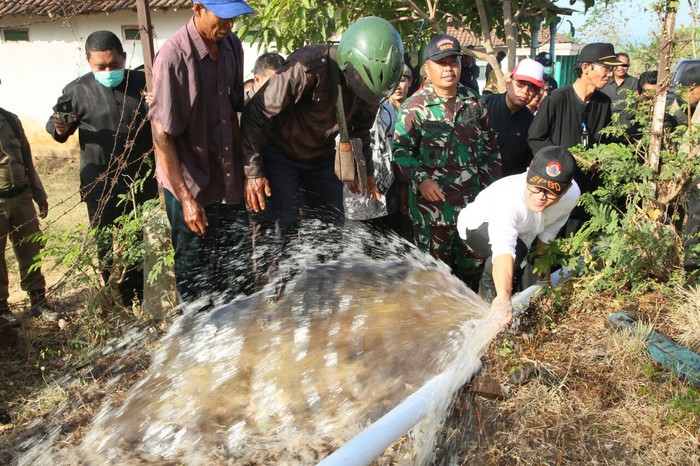 Bupati Anas Tinjau Desa yang Kekeringan, Ini Solusinya