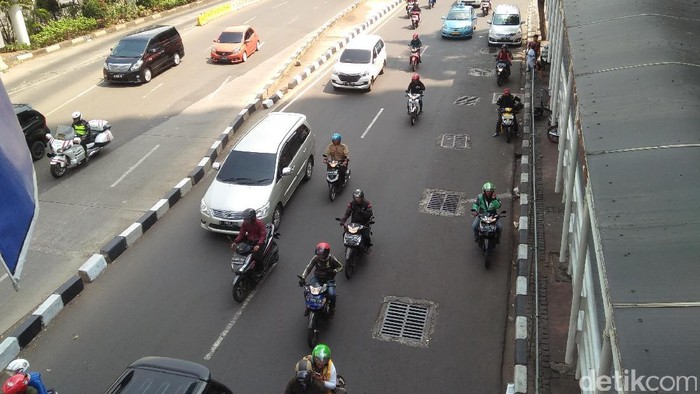 Suasana Jalan Sudirman