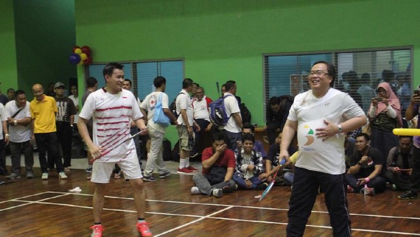 Bambang Brodjonegoro Adu Tepuk Bulu dengan Ricky Subagja dan Candra Wijaya