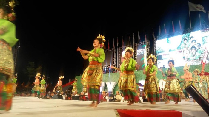 Makassar International Eight Festival 2017 (Festival F8) kembali digelar di Anjungan Pantai Losari, Makassar, Sulawesi Selatan.