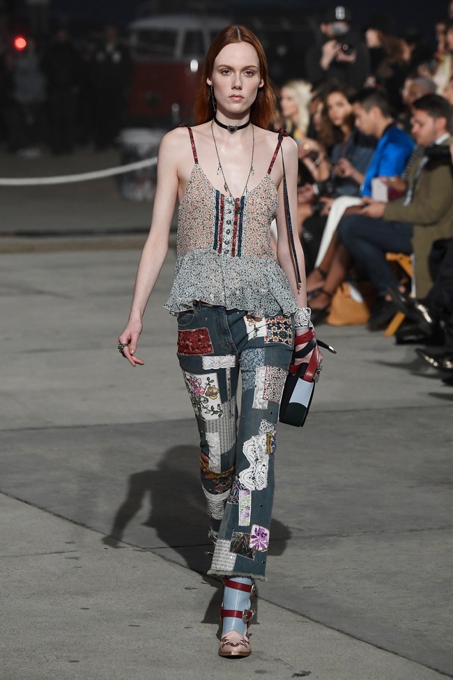 Nama model Kiki Willems begitu jadi perhatian ketika ia membintangi kampanye Saint Laurent. Karena terlalu kurus dan tidak mencerminkan tubuh yang sehat, Kiki lalu di-banned di Inggris oleh otoritas periklanan di sana. Foto: Ist.