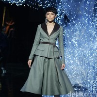 Koleksi terbaru dari desainer Hian Tjen yang mengusung tema Magellani yang bertempat di Ballroom Raffles Hotel, Jakarta, Rabu (6/9/2017) [Foto: Mohammad Abduh/Wolipop].