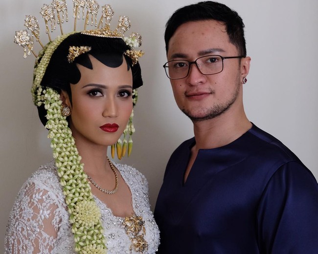 Upan Duvan bertanggungjawab merias makeup Raisa untuk resepsi pernikahannya. Ia juga pernah dipercaya mendandani Shandy Aulia, Olla Ramlan, Atiqah Hasiholan hingga Bunga Citra Lestari. Foto: Instagram