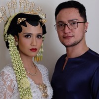 Upan Duvan bertanggungjawab merias makeup Raisa untuk resepsi pernikahannya. Ia juga pernah dipercaya mendandani Shandy Aulia, Olla Ramlan, Atiqah Hasiholan hingga Bunga Citra Lestari. Foto: Instagram