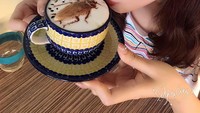 Latte art ini juga seram tapi bukan hantu. Hewan yang ditakuti banyak orang, kecoa, turut jadi inspirasi gambar latte art di sini. Foto: My Cofi