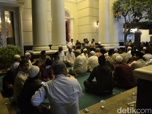 Ratusan Pelayat Berdatangan ke Rumah Duka Wali Kota Pekalongan